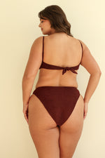Hannah — 5'10", 38C, XL top | XL bottom.