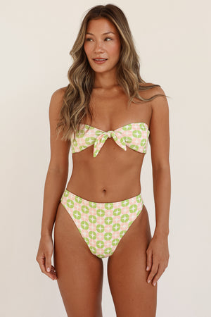 Bre is 5'7" wearing M.