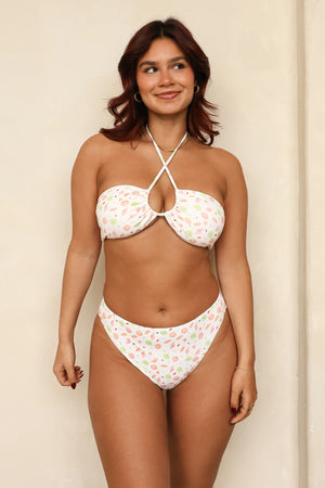 Isabella is 5'9" wearing S.