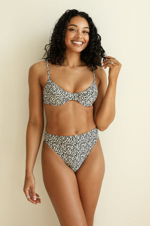Lauryn is 5'8" wearing S.