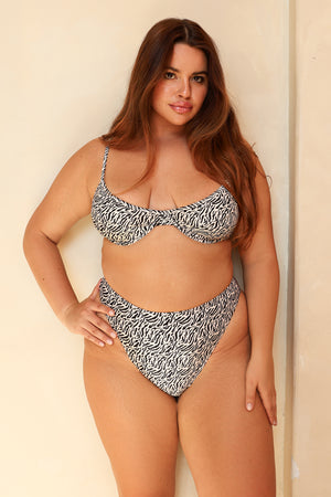 Kacie is 5'8" wearing XL.