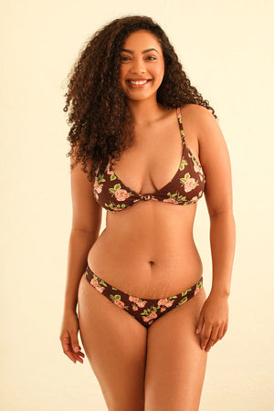 Natalia is 5'8.5" wearing Size XL.