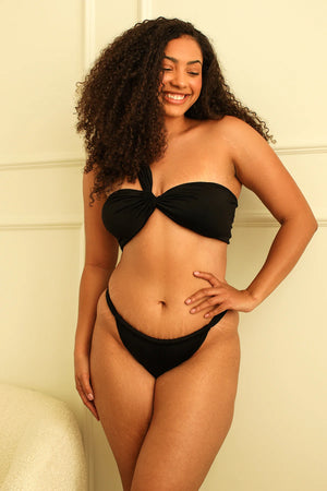 Arriana is 5'9" wearing XL.