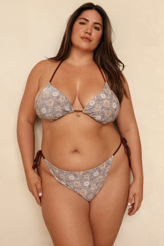 Jessica is 5'9" wearing 1X.