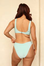 Noey — 5'3" 38B, L top | L bottom.