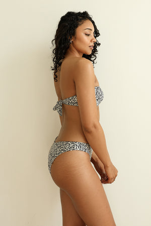 Lauryn is 5'8" wearing S.