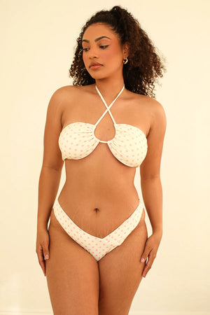 Natalia is 5'8.5" wearing Size XL.