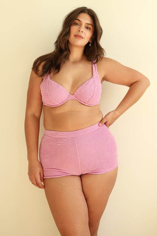 Hannah is 5'10" wearing XL.