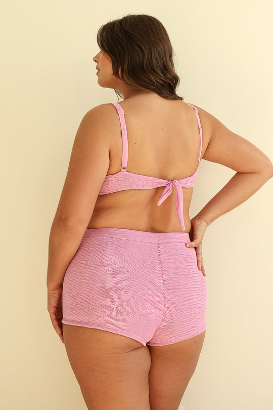 Hannah is 5'10" wearing XL.