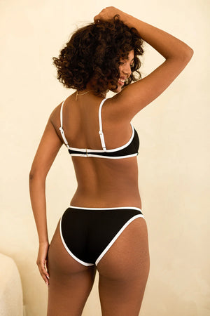 Timani is 5'8.5" wearing Size S.