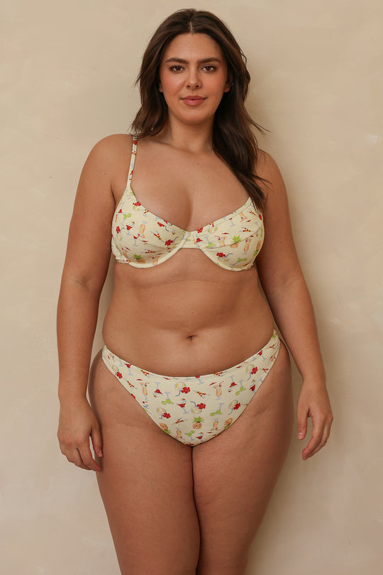 Hannah is 5'10" wearing XL.