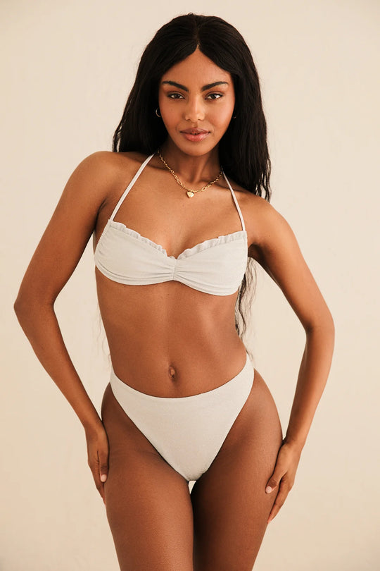 Timani is 5'8.5" wearing S.