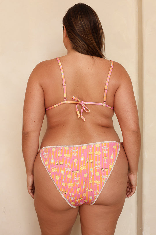 Jessica is 5'9" wearing 1X.