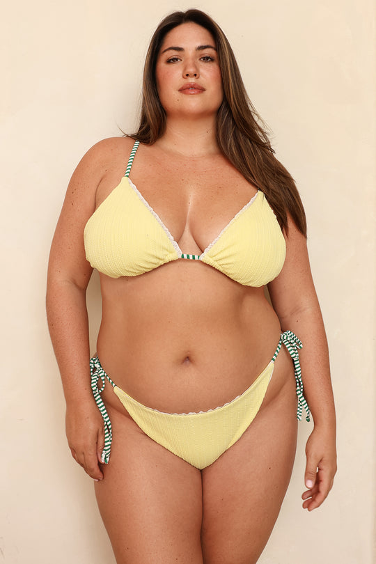 Jessica is 5'9" wearing 1X.