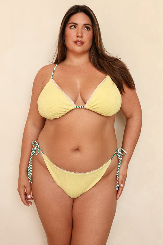 Jessica is 5'9" wearing 1X.