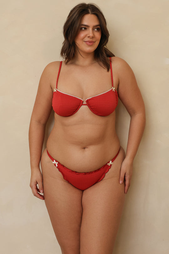 Kacie is 5'8" wearing XL.