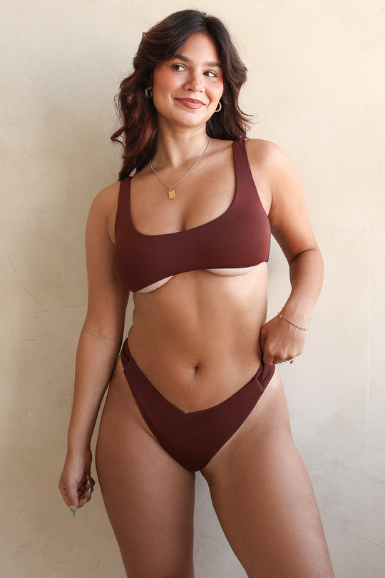 Noey is 5'3" wearing M.