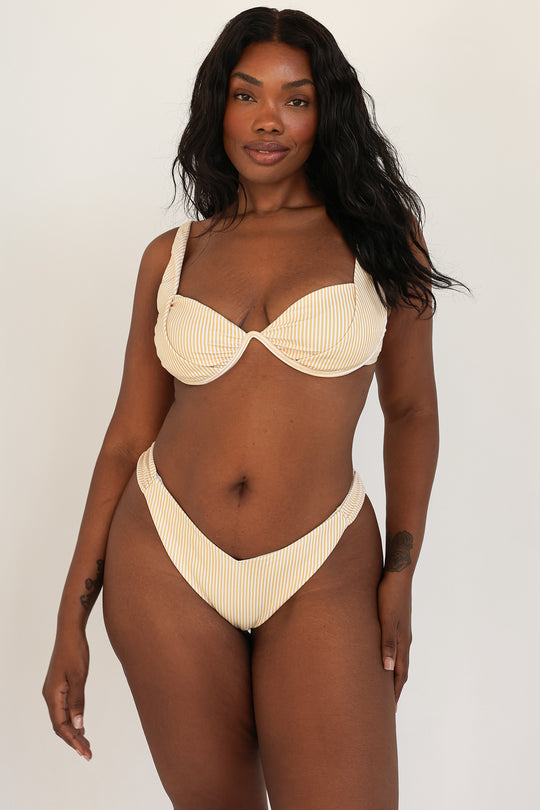 Ketara is 5'10" wearing XL.