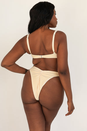 Ketara is 5'10" wearing XL.