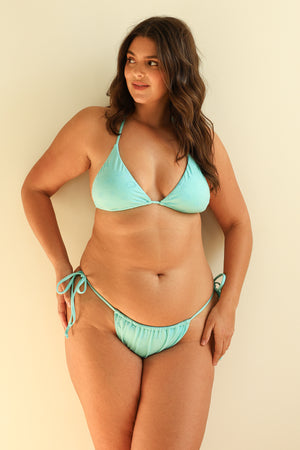 Hannah is 5'10" wearing XL.
