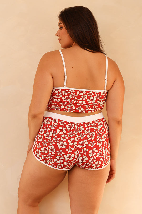 Juliana is 5'10" wearing XL.