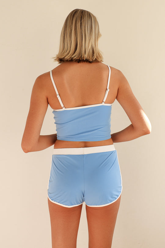 Kendall is 5'10" wearing S.