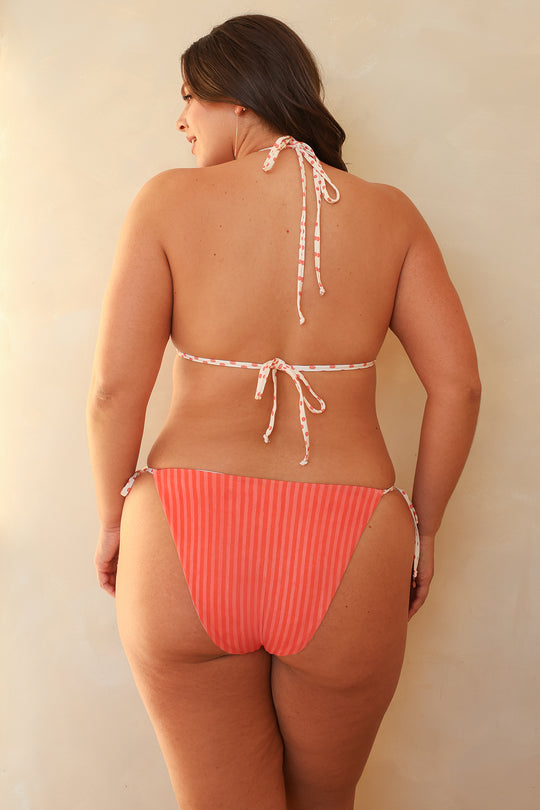 Hannah is 5'10" wearing XL.