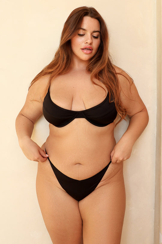 Kacie is 5'8" wearing XL.