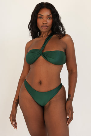 Ketara is 5'10" wearing XL.