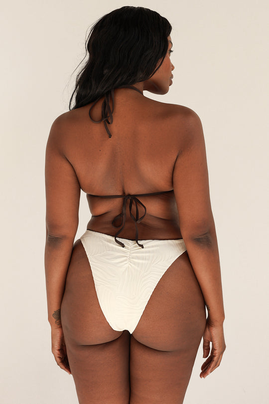 Ketara is 5'10" wearing XL.