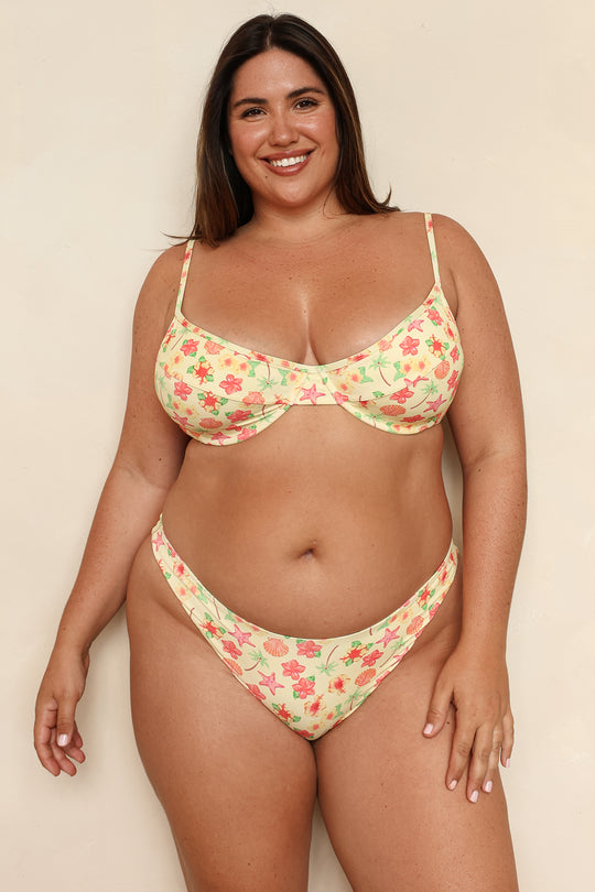 Jessica is 5'9" wearing 1X.