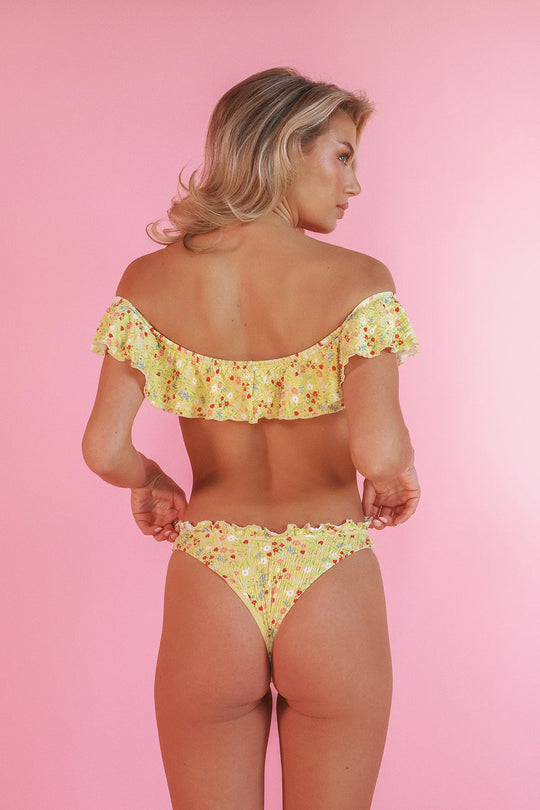 Alexis is 5'9" wearing S.