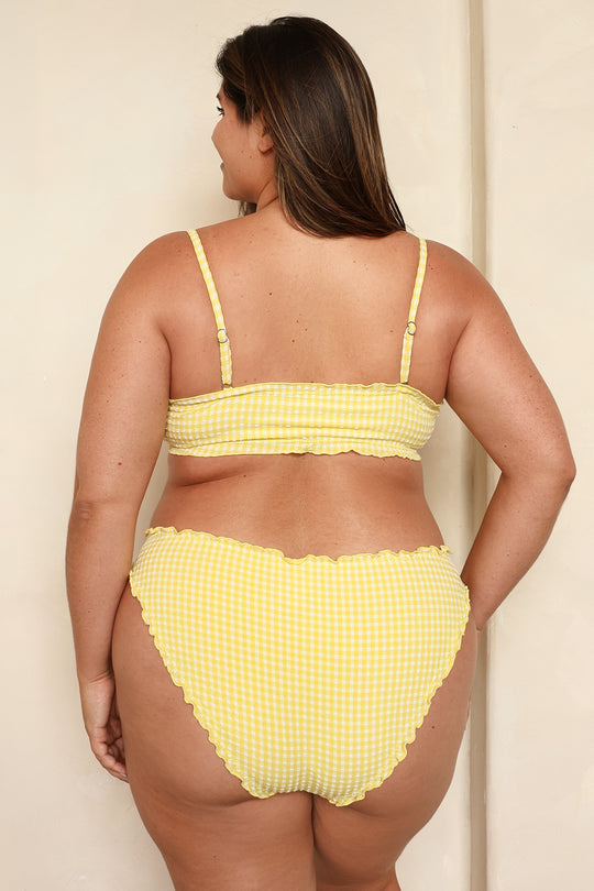 Jessica is 5'9" wearing 1X.