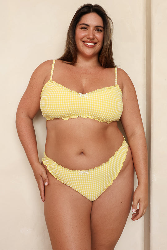 Jessica is 5'9" wearing 1X.