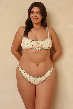 Hannah is 5'10" wearing XL.