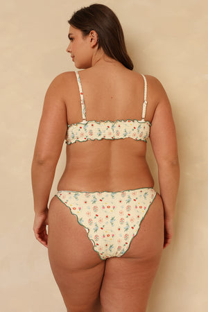 Hannah is 5'10" wearing XL.