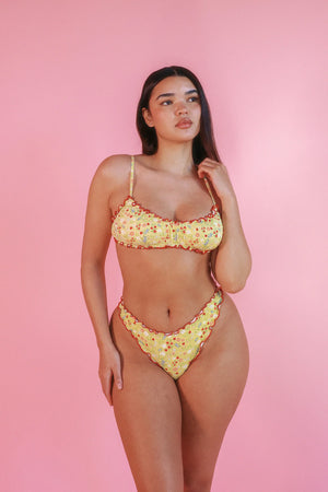 Alexis is 5'9" wearing S.