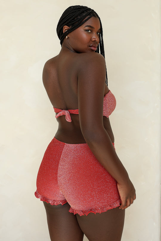 Taylor L is 5'10" wearing L.