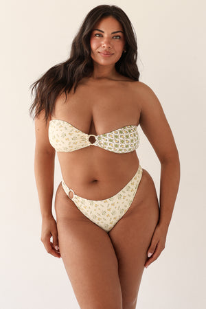 Julia is 5'10" wearing XL.