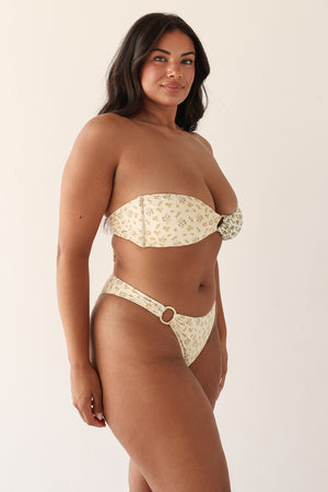Julia is 5'10" wearing XL.