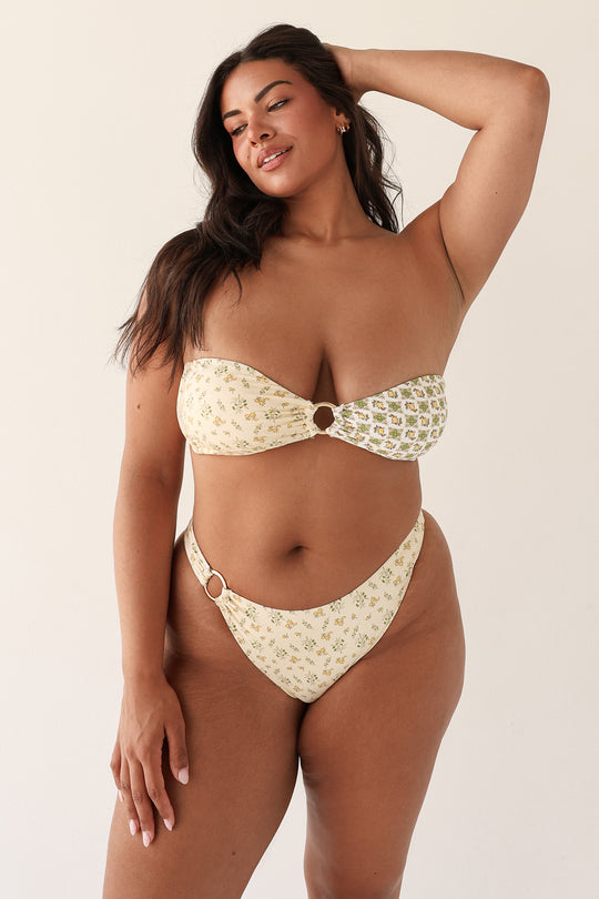 Julia is 5'10" wearing XL.