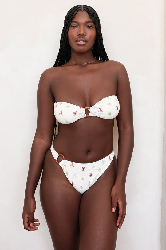 Taylor L is 5'10" wearing L.