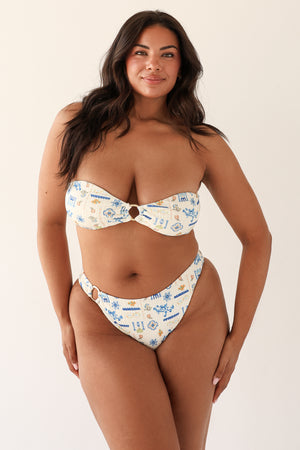 Julia is 5'10" wearing XL.