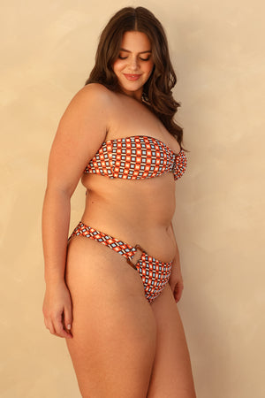 Hannah is 5'10" wearing XL.