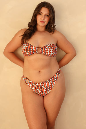 Hannah is 5'10" wearing XL.