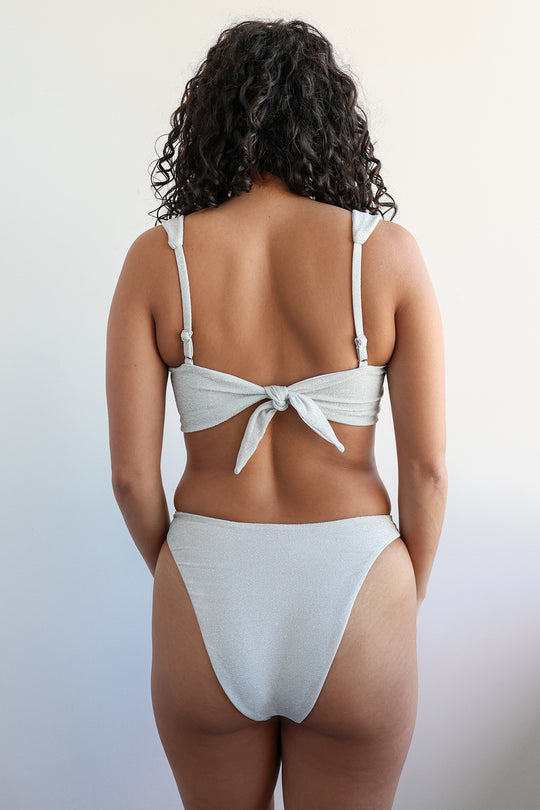 Kenzie is 5'10" wearing M.