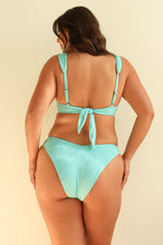 Hannah — 5'10", 38C, XL top | XL bottom.