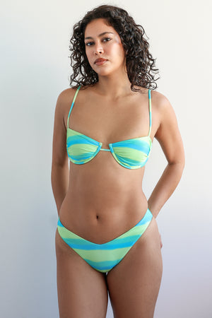 Kenzie — 5'10", 34B, M top | M bottom.