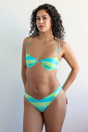 Kenzie — 5'10", 34B, M top | M bottom.