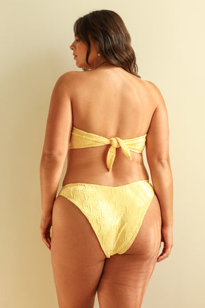 Hannah — 5'10", 38C, XL top | XL bottom.